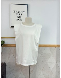 CAMISETA HOMBRERAS BLANCA  2